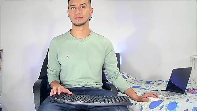 Snapshot of Kevin_Torres chatting on February 2, 2026, 3:44 pm Kevin Torres online show from February 2, 2026, 3:44 pm