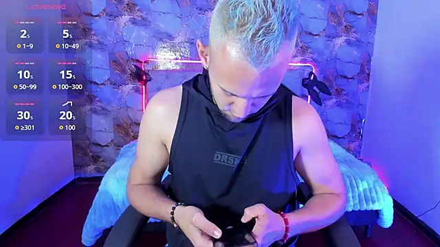 Snapshot of Damon_Bakert chatting on July 10, 2026, 2:52 pm Damon Bakert online show from July 10, 2026, 2:52 pm