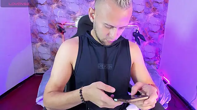 Snapshot of Damon_Bakert chatting on July 29, 2026, 2:59 pm Damon Bakert online show from July 29, 2026, 2:59 pm