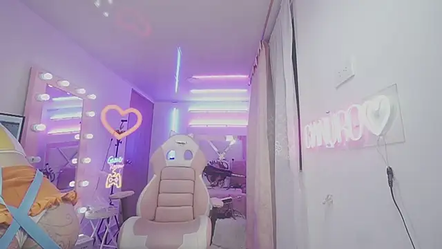 Snapshot of angelacianuro_ chatting on December 19, 2024, 2:56 am angelacianuro online show from December 19, 2024, 2:56 am