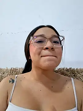 Snapshot of -VICKKY chatting on May 13, 2026, 1:41 pm -VICKKY online show from May 13, 2026, 1:41 pm
