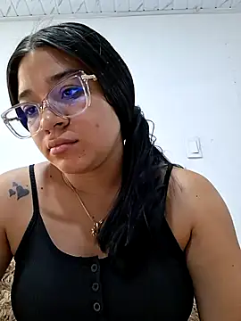 Snapshot of -VICKKY chatting on May 19, 2026, 1:28 pm -VICKKY online show from May 19, 2026, 1:28 pm