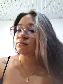 Snapshot of -VICKKY chatting on June 16, 2026, 1:47 pm -VICKKY online show from June 16, 2026, 1:47 pm