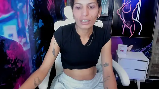 ImCrazzy online show from February 3, 2025, 1:51 pm