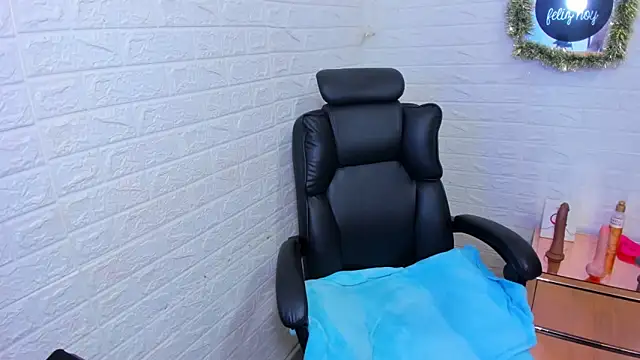 ImCrazzy online show from November 28, 2025, 2:20 pm