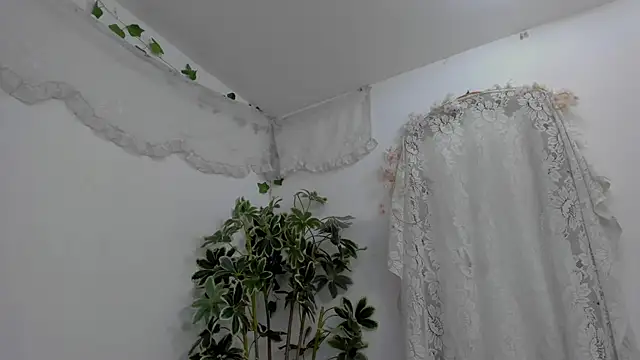 BonnieCute  online show from July 10, 2026, 12:37 am