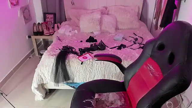 Snapshot of anyclark_ chatting on October 30, 2025, 4:03 am anyclark online show from October 30, 2025, 4:03 am