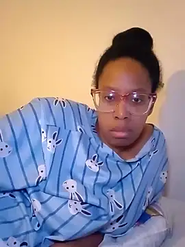 Snapshot of madamsensuale chatting on January 30, 2025, 3:00 am madamsensuale online show from January 30, 2025, 3:00 am