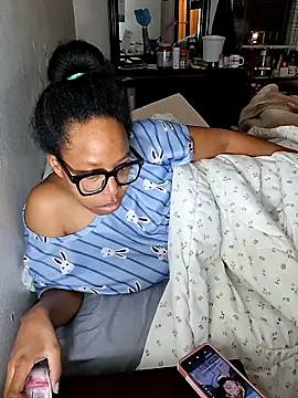 Snapshot of madamsensuale chatting on February 5, 2026, 5:23 am madamsensuale online show from February 5, 2026, 5:23 am