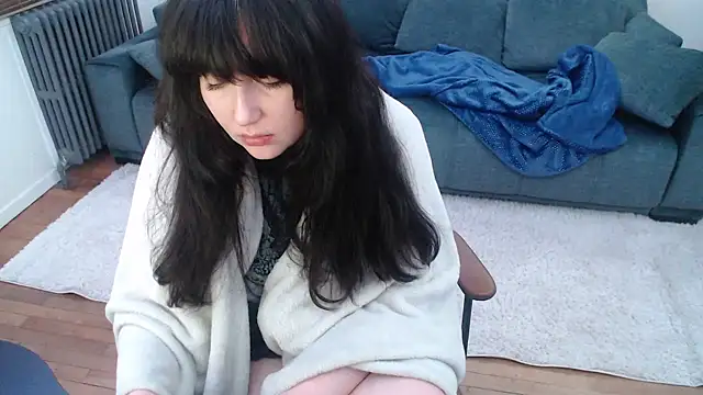 Lynylou online show from January 13, 2025, 6:59 pm