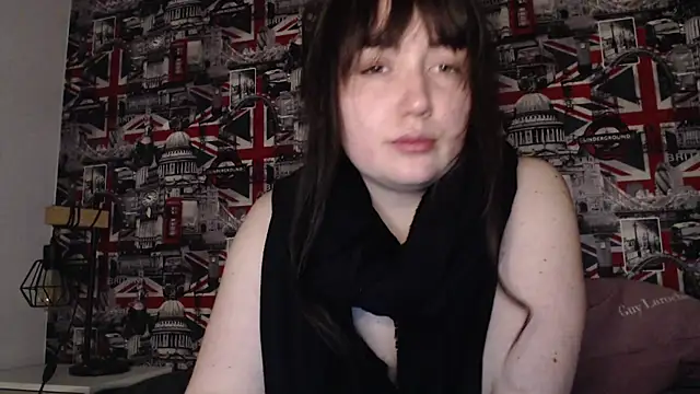 Lynylou online show from April 11, 2026, 10:47 pm