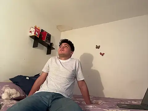 Snapshot of klaxxxon chatting on February 27, 2026, 5:57 pm klaxxxon online show from February 27, 2026, 5:57 pm