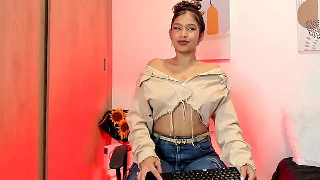 Snapshot of SeleneClark chatting on February 25, 2025, 8:19 pm SeleneClark online show from February 25, 2025, 8:19 pm