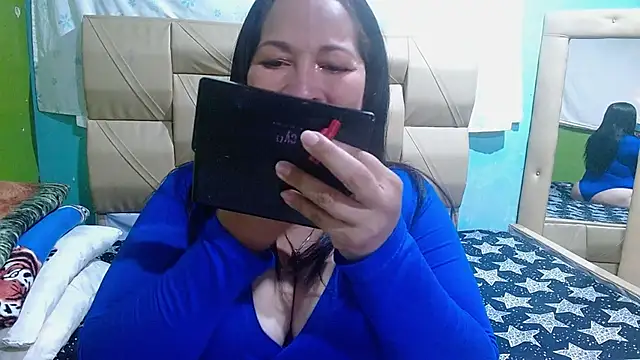 Stefanny Taylor  online show from October 25, 2025, 6:02 pm