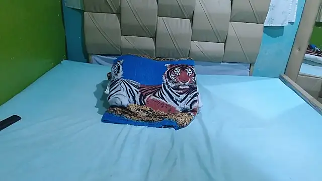 Stefanny Taylor  online show from November 14, 2025, 4:28 pm