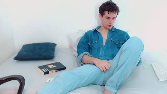 Elio555 online show from December 2, 2024, 5:26 pm