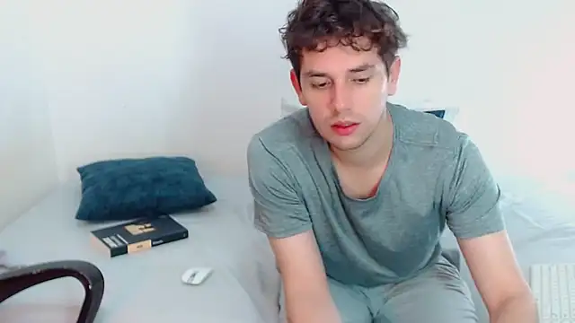 Elio555 online show from December 4, 2024, 1:42 pm