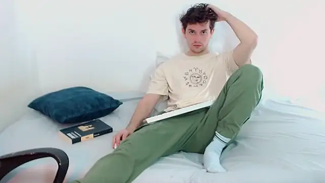 Elio555 online show from December 6, 2024, 2:28 pm