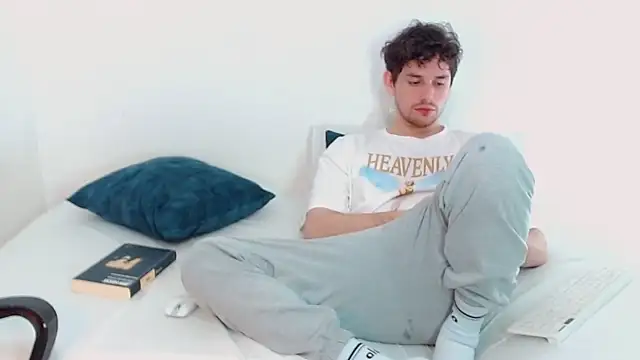 Elio555 online show from December 14, 2024, 10:07 pm