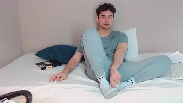 Elio555 online show from December 21, 2024, 4:57 pm