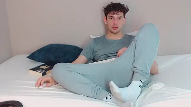 Elio555 online show from December 21, 2024, 11:02 pm