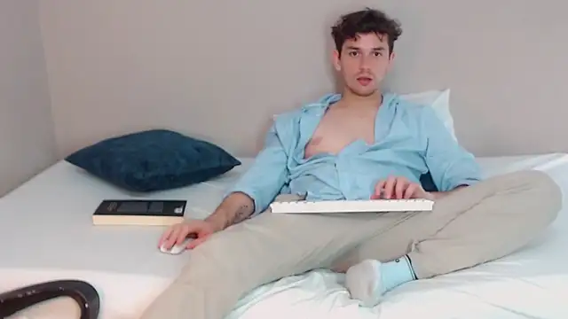 Elio555 online show from December 22, 2024, 9:42 pm