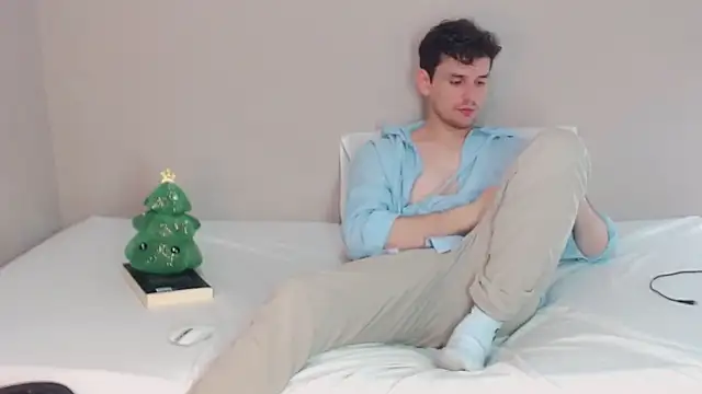 Elio555 online show from December 24, 2024, 8:16 pm