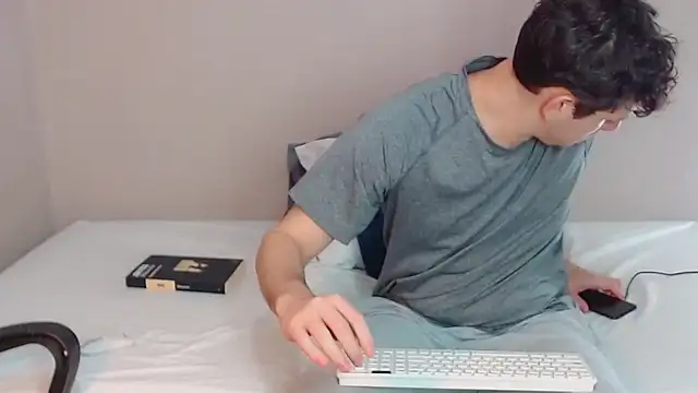 Elio555 online show from January 8, 2025, 6:09 am