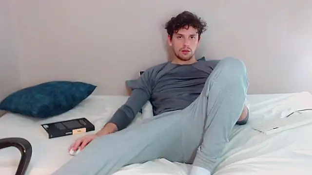 Elio555 online show from January 26, 2025, 10:35 pm