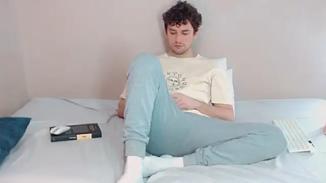 Elio555 online show from February 9, 2025, 9:49 pm