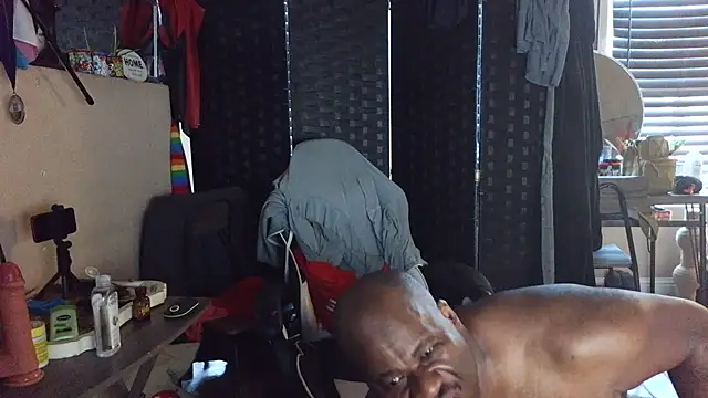 bigshh8 online show from October 7, 2025, 11:35 pm