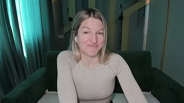 EmilyWalkeri online show from May 19, 2026, 7:15 am