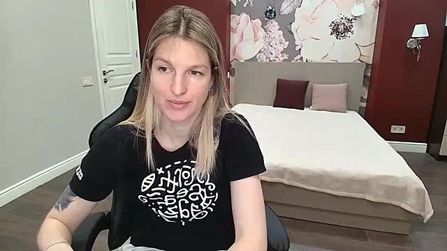 EmilyWalkeri online show from June 1, 2026, 6:59 am