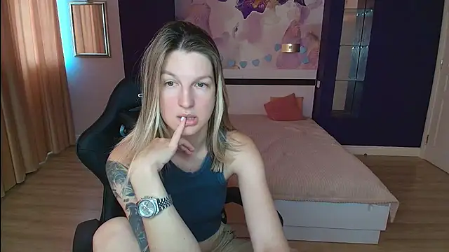 EmilyWalkeri online show from July 22, 2026, 7:22 am