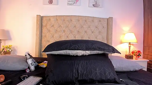 allisson m online show from April 14, 2026, 12:11 pm