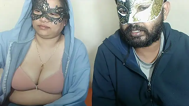 Snapshot of Cutehornycouples chatting on November 29, 2025, 4:43 pm Cutehornycouples online show from November 29, 2025, 4:43 pm