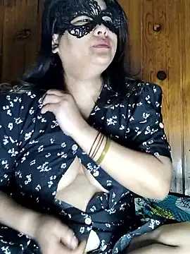 Snapshot of Cutehornycouples chatting on June 4, 2026, 5:46 am Cutehornycouples online show from June 4, 2026, 5:46 am