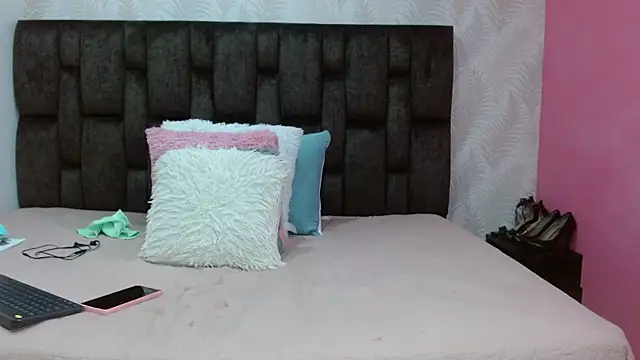 Snapshot of JuanitaDelMar chatting on February 9, 2025, 1:44 am JuanitaDelMar online show from February 9, 2025, 1:44 am