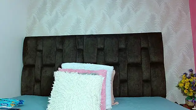 Snapshot of JuanitaDelMar chatting on September 30, 2025, 10:04 pm JuanitaDelMar online show from September 30, 2025, 10:04 pm