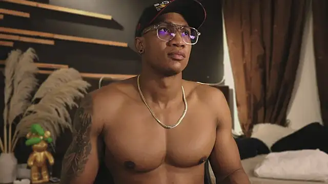 Logan Varela online show from February 1, 2025, 12:07 am