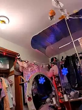 gurlnips online show from February 9, 2025, 9:47 am