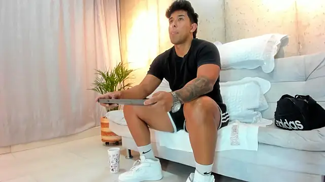 Snapshot of Alan_greek_1 chatting on January 30, 2025, 1:33 am Alan greek 1 online show from January 30, 2025, 1:33 am