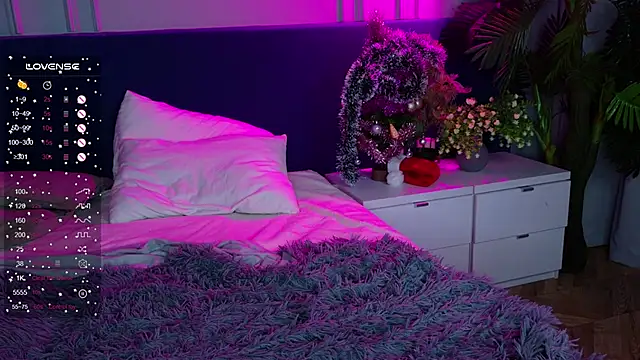 Snapshot of Liv_Fay chatting on December 24, 2024, 7:11 pm Liv Fay online show from December 24, 2024, 7:11 pm