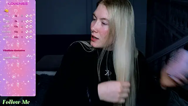 Snapshot of Liv_Fay chatting on January 23, 2025, 7:40 pm Liv Fay online show from January 23, 2025, 7:40 pm