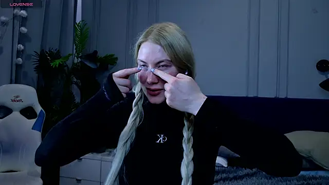 Snapshot of Liv_Fay chatting on January 24, 2025, 1:14 pm Liv Fay online show from January 24, 2025, 1:14 pm