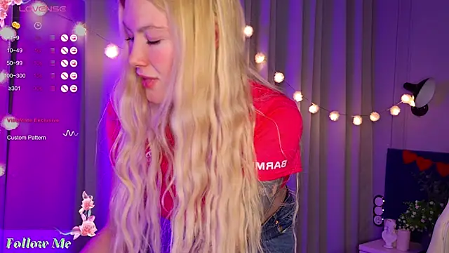 Snapshot of Liv_Fay chatting on February 4, 2025, 5:01 pm Liv Fay online show from February 4, 2025, 5:01 pm