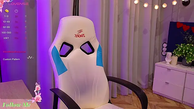 Snapshot of Liv_Fay chatting on February 4, 2025, 8:06 pm Liv Fay online show from February 4, 2025, 8:06 pm