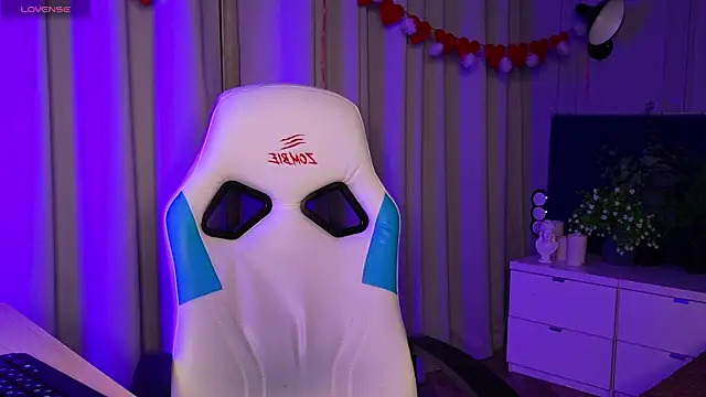 Snapshot of Liv_Fay chatting on February 5, 2025, 8:04 pm Liv Fay online show from February 5, 2025, 8:04 pm