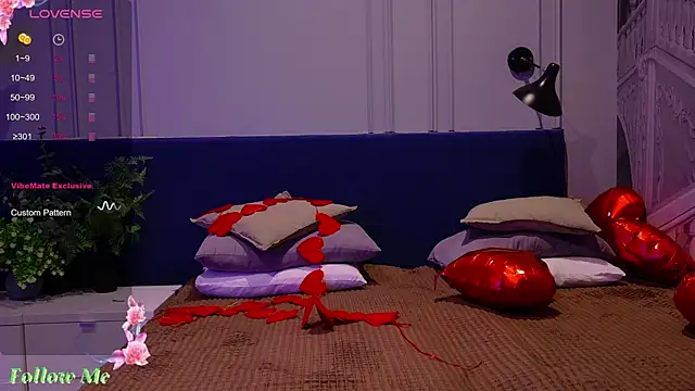 Snapshot of Liv_Fay chatting on February 6, 2025, 1:32 pm Liv Fay online show from February 6, 2025, 1:32 pm