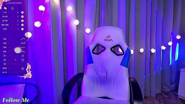 Snapshot of Liv_Fay chatting on February 13, 2025, 5:44 pm Liv Fay online show from February 13, 2025, 5:44 pm